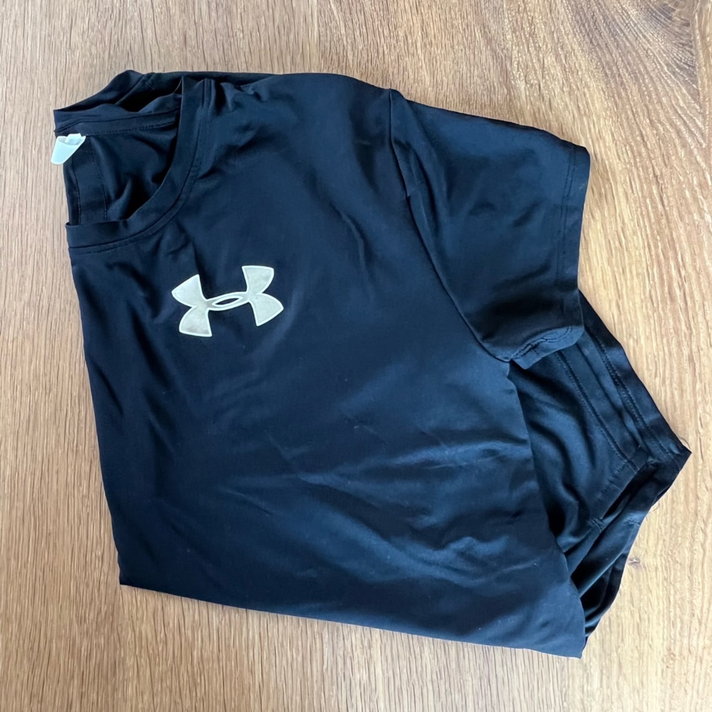 Girls Under Armour shirt size YLG